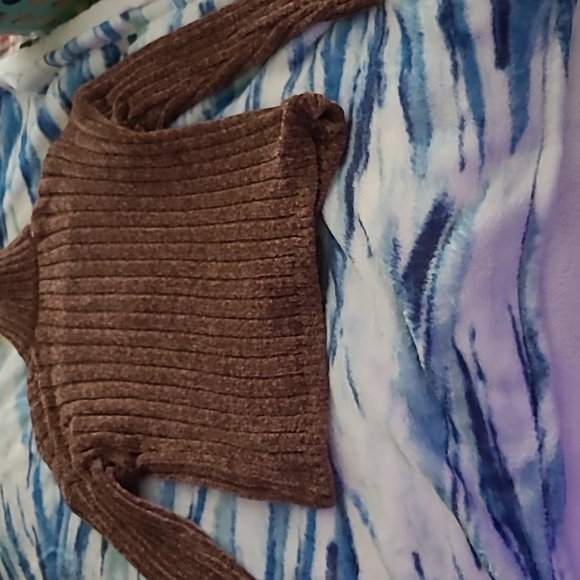 Sweater shirt with a turtle neck - Picture 2 of 2